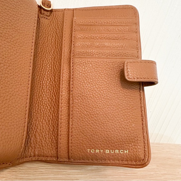 Tory Burch Britten Pebble Leather Smartphone Wristlet/ Wallet/ Bark/Tan - Picture 4 of 10